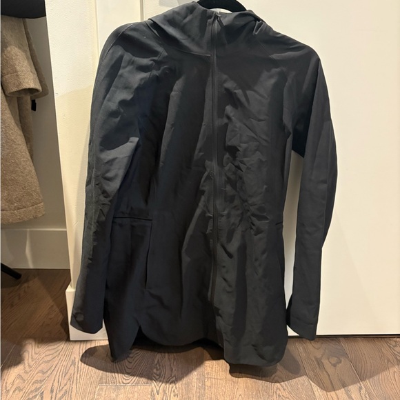 Lululemon coat - Picture 3 of 4